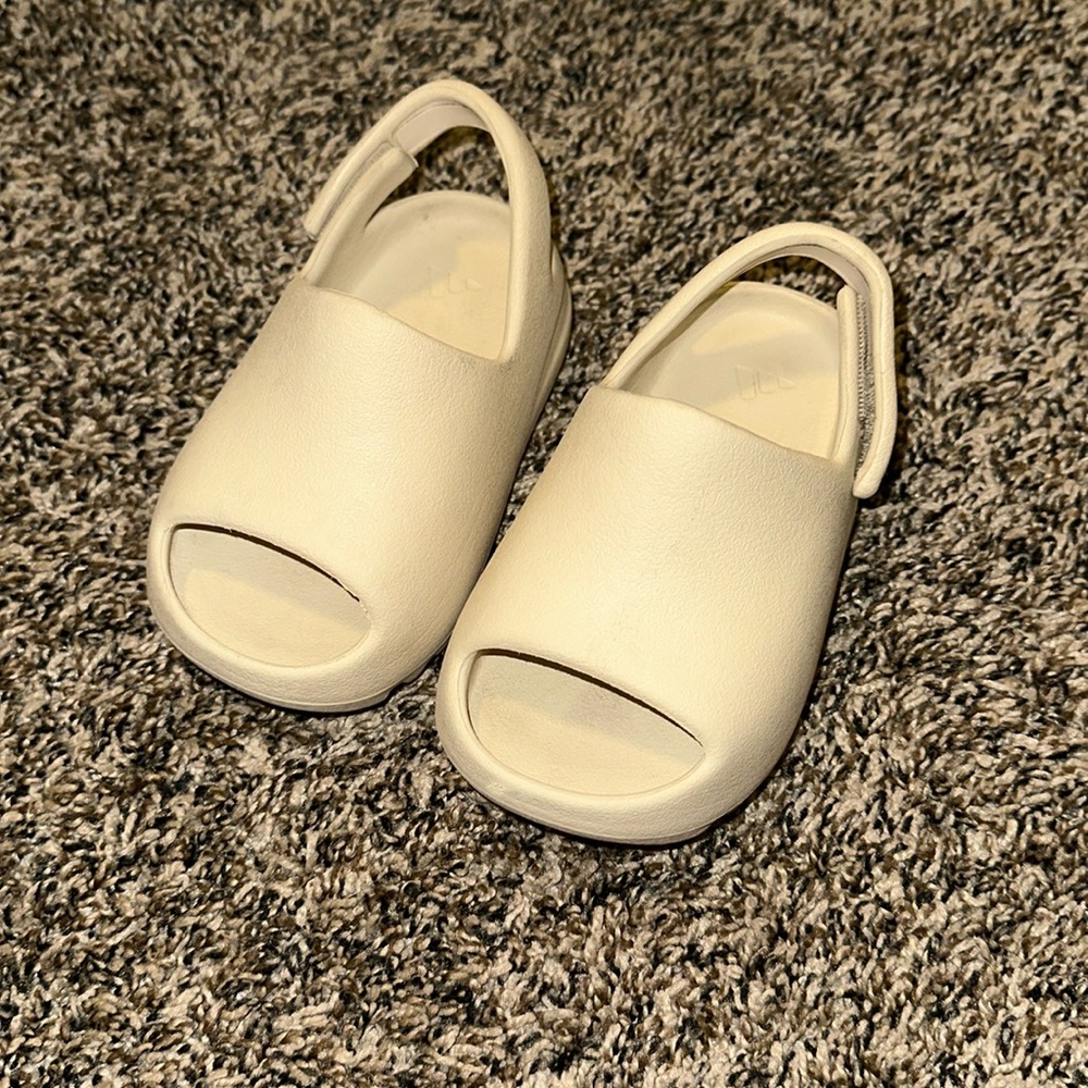 Toddler Yeezys slides